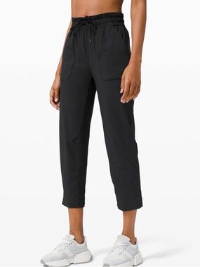 Lululemon Beyond the Studio Crop in Black Size 6